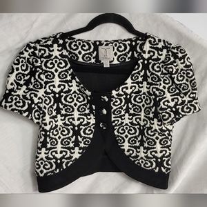 Back and white, caped sleve